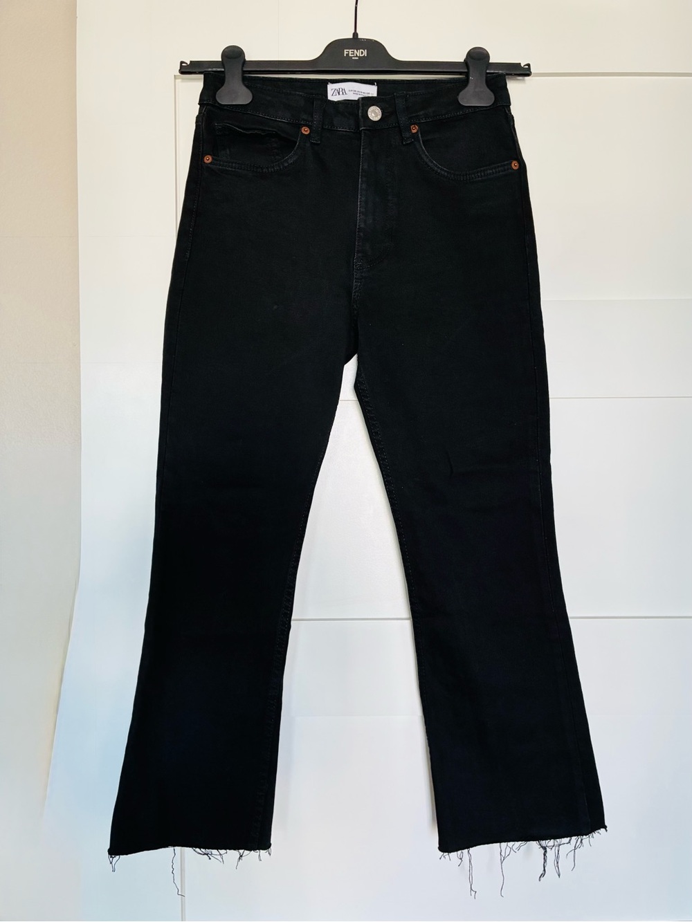 ZARA US 4 EU 36 MEX 26 Black Raw Hem Jeans